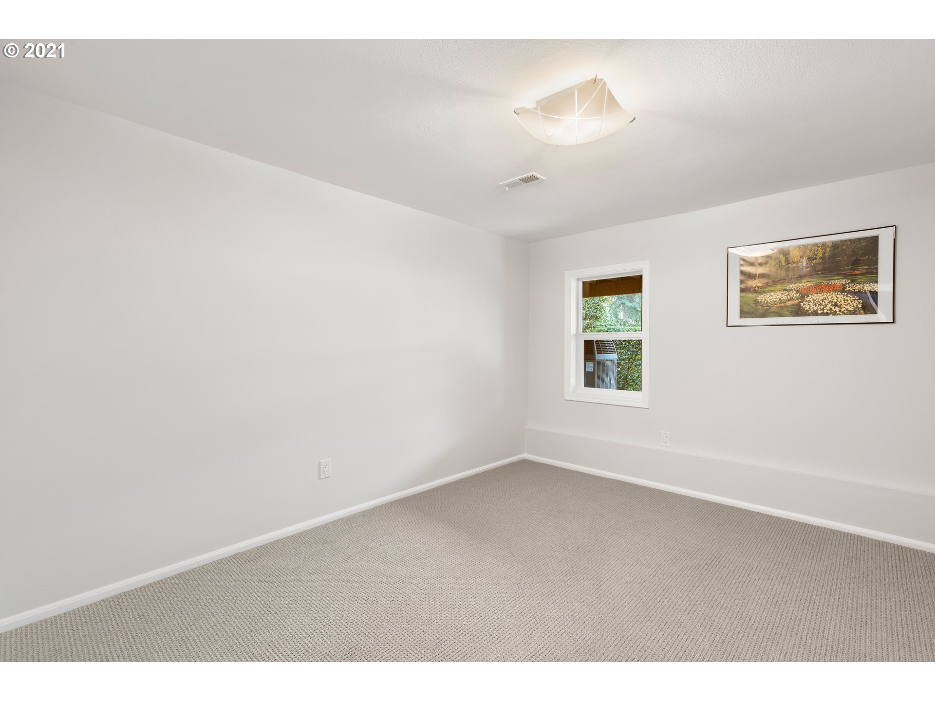2820 Southwest Fern Street Portland, OR 97201 - Photo 27 of 32 Bedroom