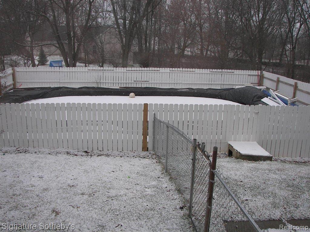 2044 White Lake Road Highland, MI 48356 - Photo 5 of 9 100_2311.JPG