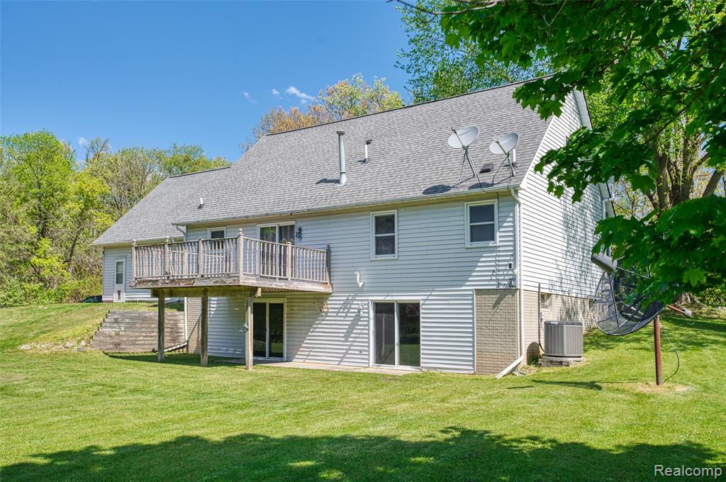 6879 Crofoot Road Fowlerville, MI 48836 - Photo 30 of 35