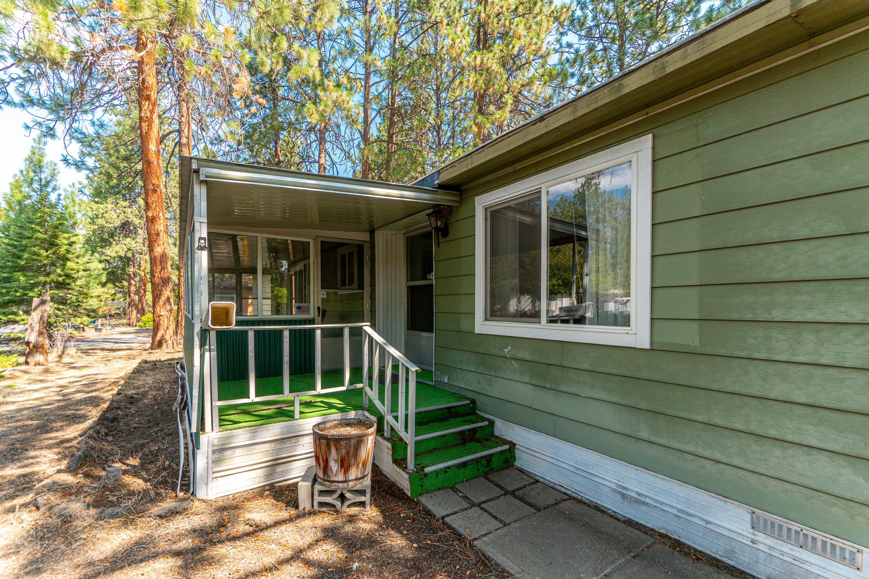 60960 Ridge Drive Bend, OR 97702 - Photo 31 of 35 3-print-Riley Visuals-3