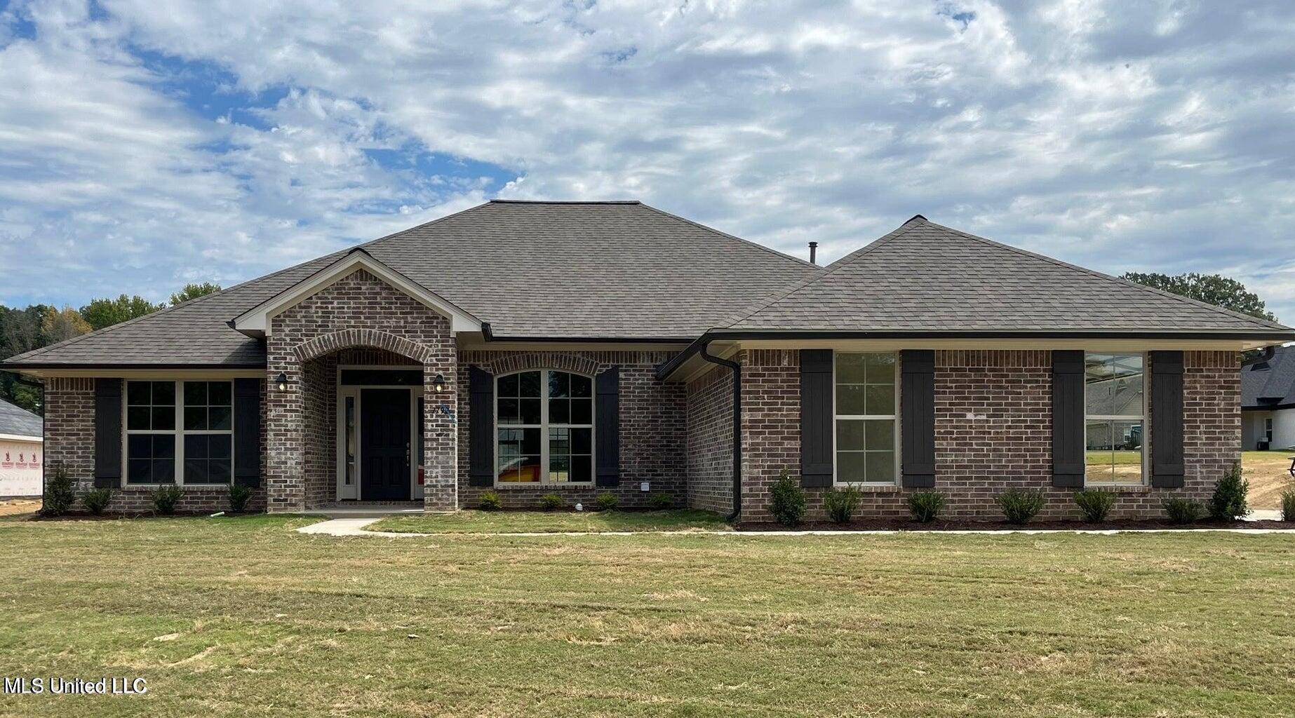 112 Farley Road Byhalia, MS 38611 - Photo 3 of 12 Front of House