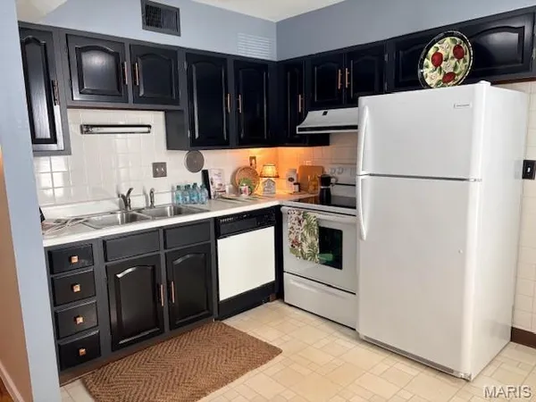 $115,000 | 1673 Mayenne Court, Unit D, St. Louis, MO 63125