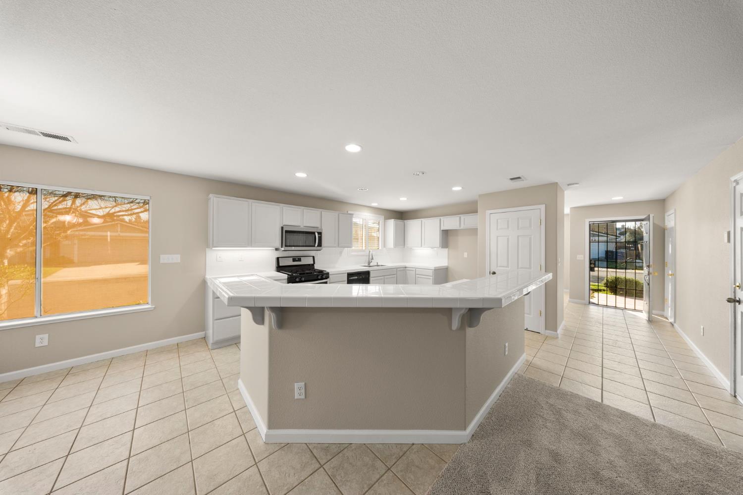 2005 Floral Court Modesto, CA 95356 - Photo 11 of 32