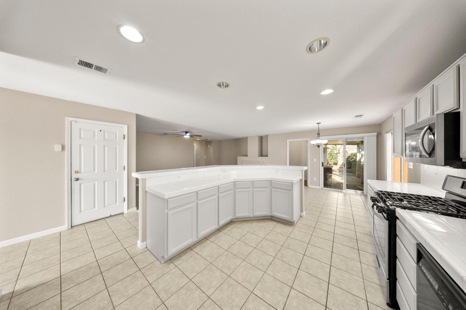 2005 Floral Court Modesto, CA 95356 - Photo 9 of 32