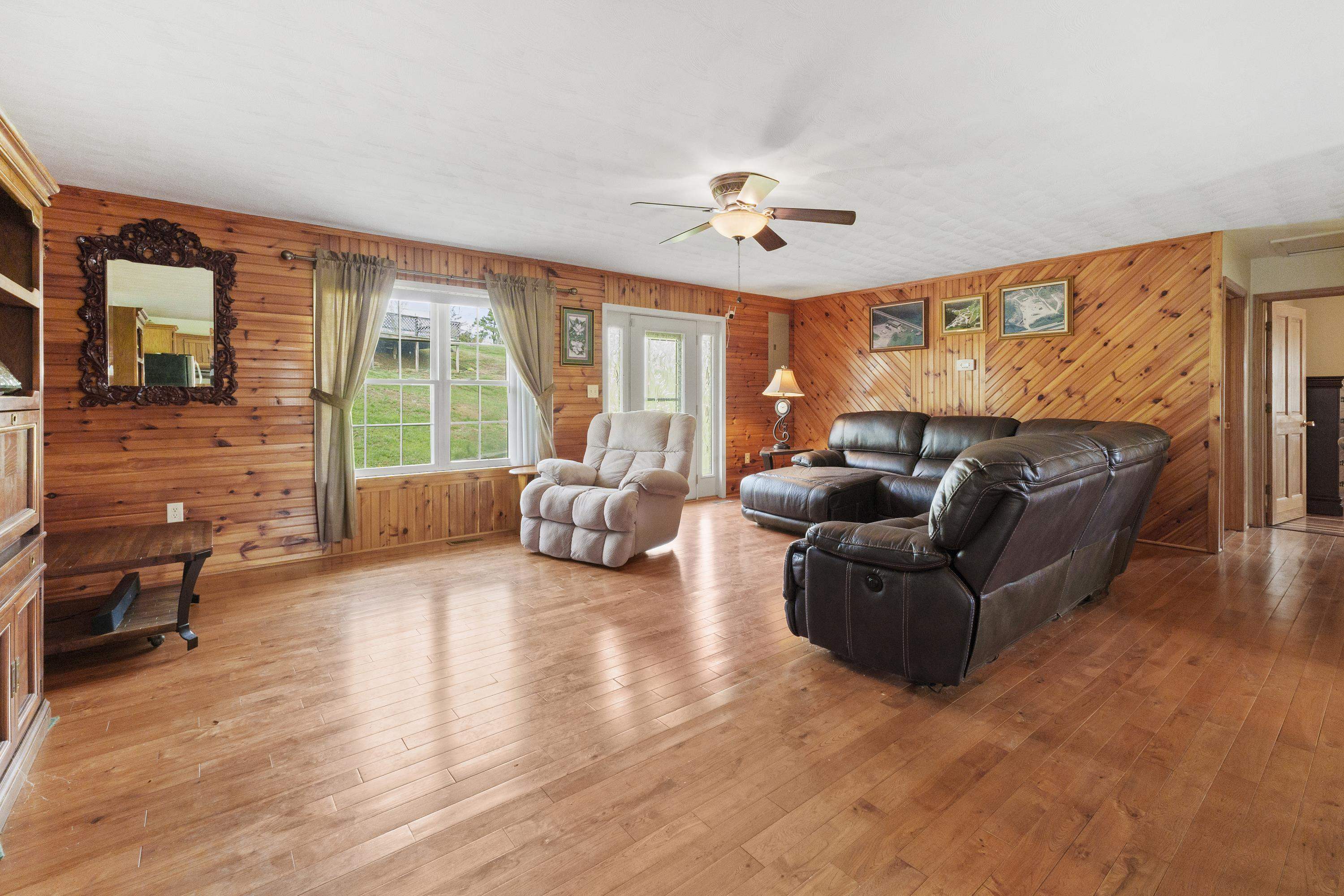 405 Broadleaf Road Louisa, KY 41230 - Photo 9 of 38