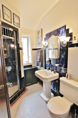 6350 North Indian Road Chicago, IL 60646 - Photo 13 of 23 a bathroom with a sink a toilet a mirror and shower