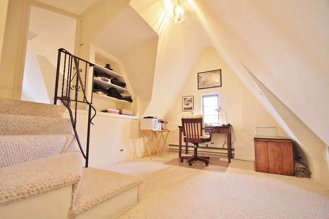 6350 North Indian Road Chicago, IL 60646 - Photo 14 of 23 a living room with furniture and a flat screen tv