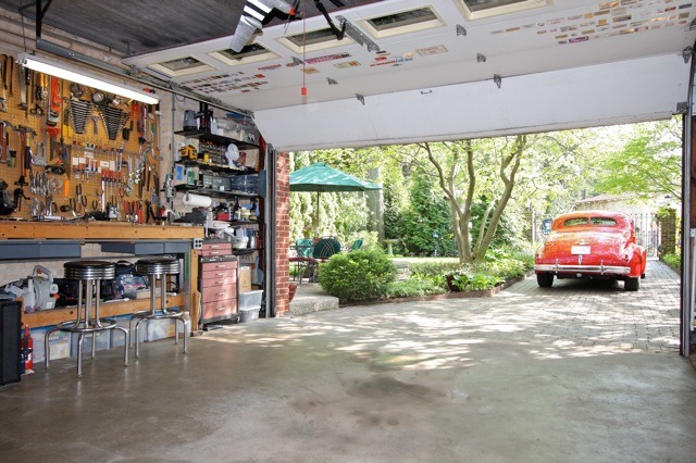 6350 North Indian Road Chicago, IL 60646 - Photo 17 of 23 a view of a car garage