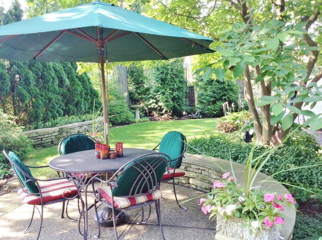 6350 North Indian Road Chicago, IL 60646 - Photo 18 of 23 a view of a table and chairs under an umbrella