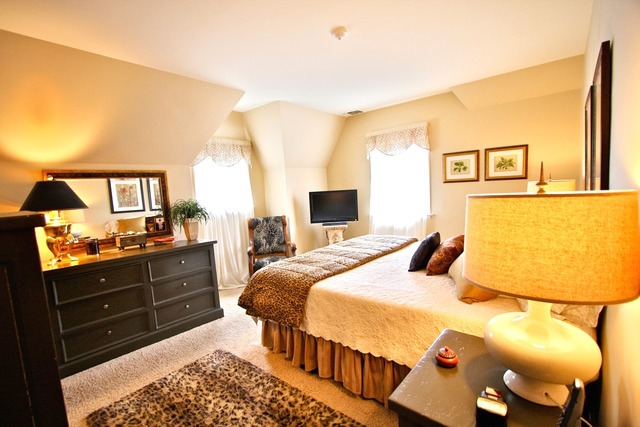 6350 North Indian Road Chicago, IL 60646 - Photo 10 of 23 a bedroom with a bed and wooden floor