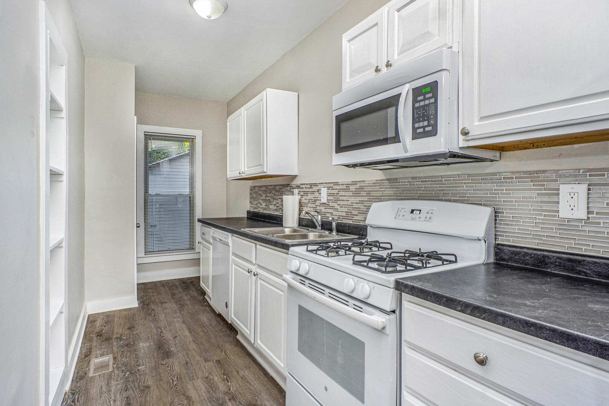 239 5th Avenue Three Rivers, MI 49093 - Photo 4 of 20 DSC06209