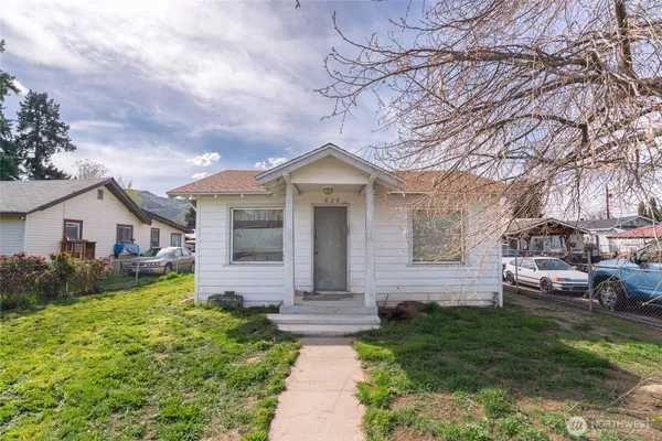 $249,900 | 626 Highland Drive, Wenatchee, WA 98801