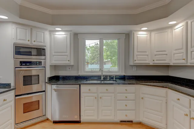 $975,000 | 9814 Rose Lane, Munster, IN 46321