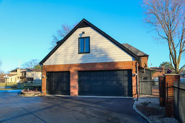 $975,000 | 9814 Rose Lane, Munster, IN 46321