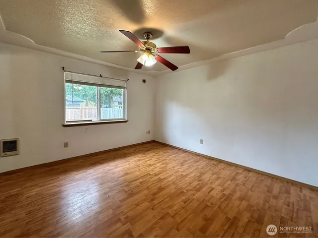 a view of a livingroom with a ceiling fan and hardwood floor