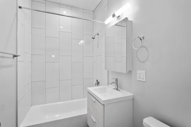 $2,500 | 7501 North Eastlake Terrace, Unit 2, Chicago, IL 60626