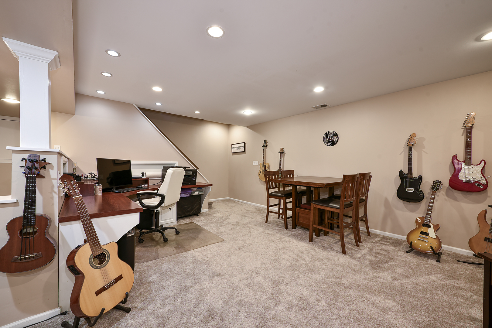 1550 Banbury Road Inverness, IL 60067 - Photo 18 of 32 a living room with furniture and a gym equipment
