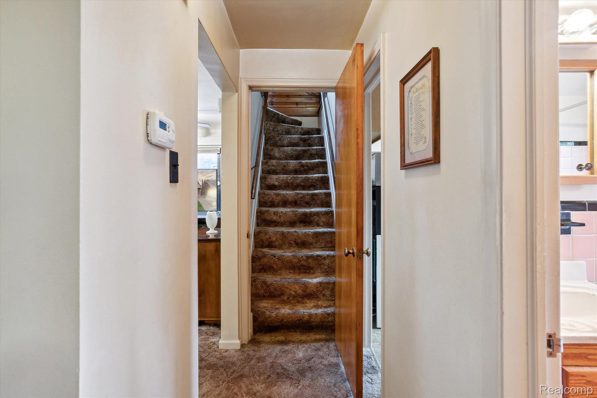 143 Auburn Street Inkster, MI 48141 - Photo 33 of 55 HALLWAY/STAIRWAY TO MASTER BEDROOM