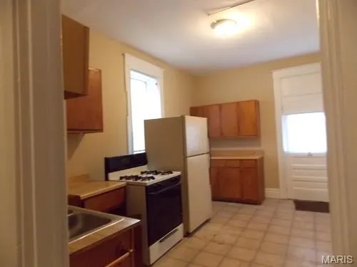 $775 | 213 East Garfield Street, Unit B, Belleville, IL 62220