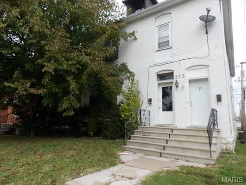 $775 | 213 East Garfield Street, Unit B, Belleville, IL 62220