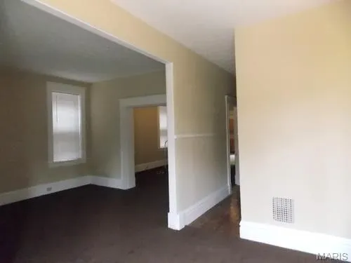 $775 | 213 East Garfield Street, Unit B, Belleville, IL 62220