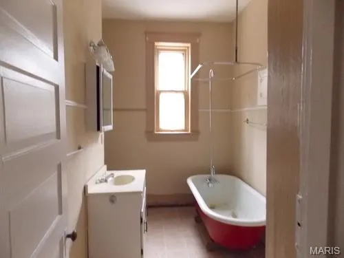 $775 | 213 East Garfield Street, Unit B, Belleville, IL 62220