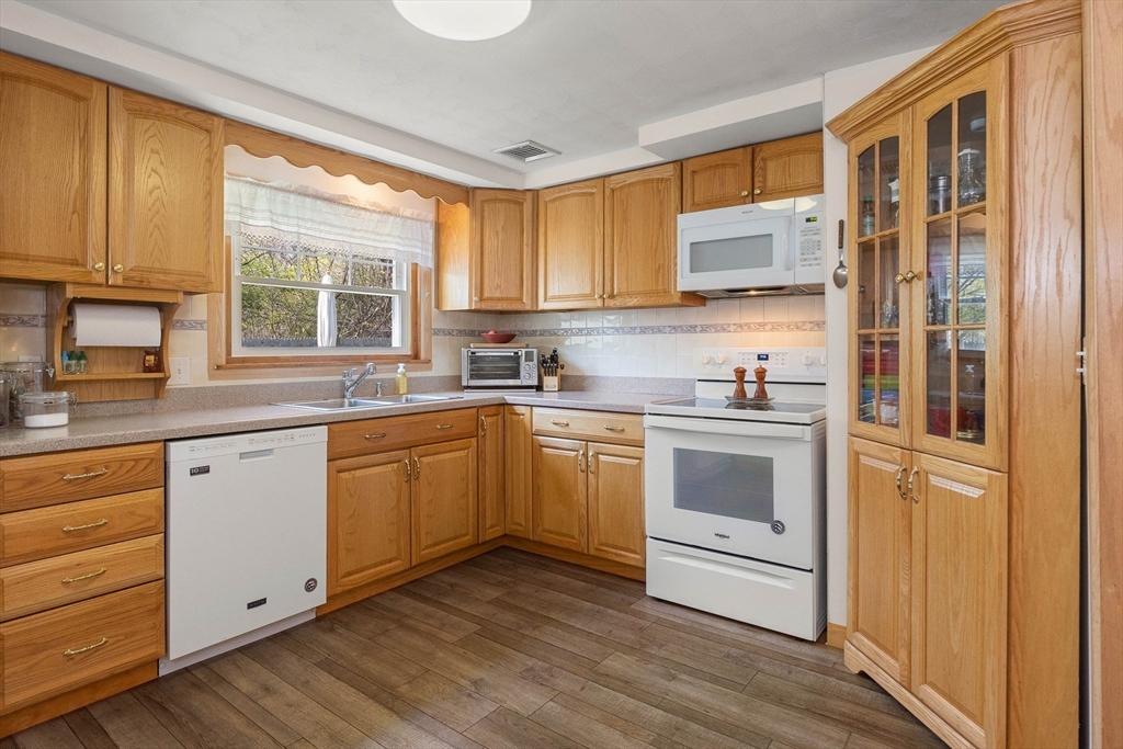 38 Cabot Road Danvers, MA 01923 - Photo 7 of 17 Gallery Image 7