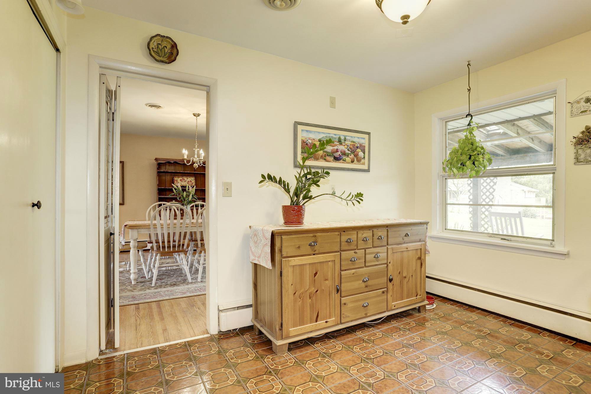 9129 Dunloggin Road Ellicott City, MD 21042 - Photo 7 of 25 Kitchen/Dine-in