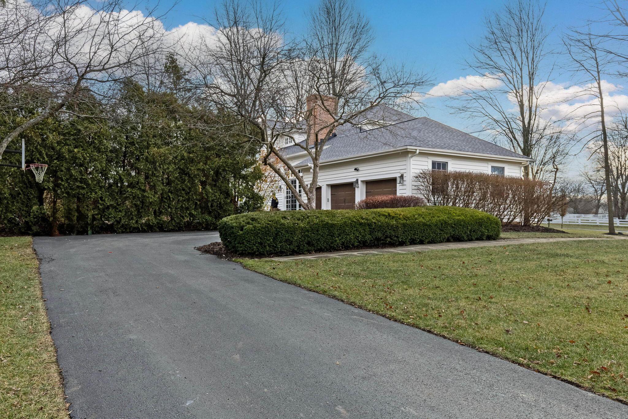 3908 James River Road New Albany, OH 43054 - Photo 45 of 47 Driveway
