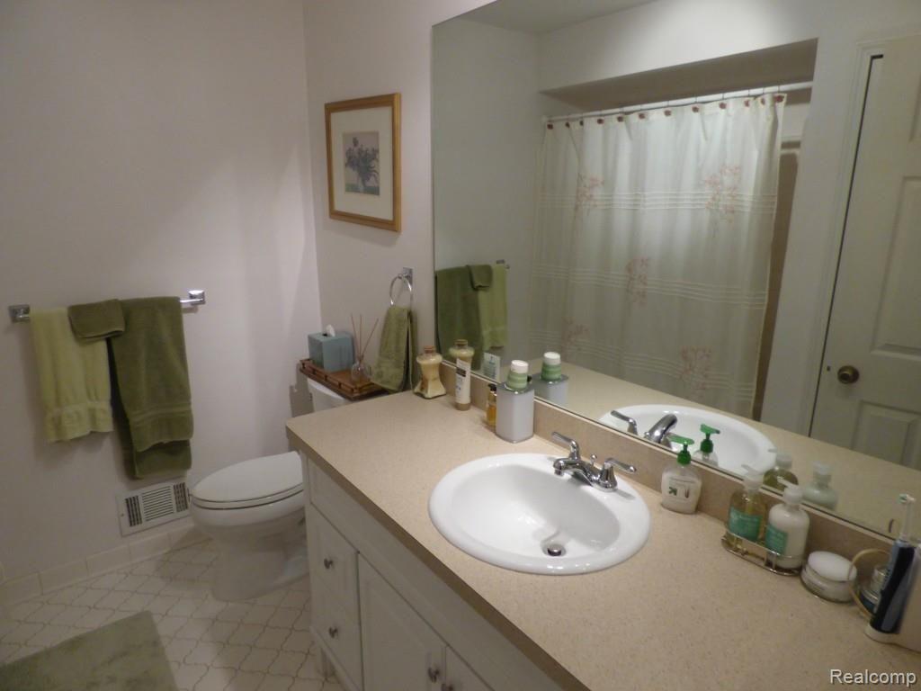 898 Timberline Drive Rochester Hills, MI 48309 - Photo 27 of 57