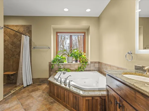 $825,000 | 24-114 Lake Carroll Boulevard, Lake Carroll, IL 61046