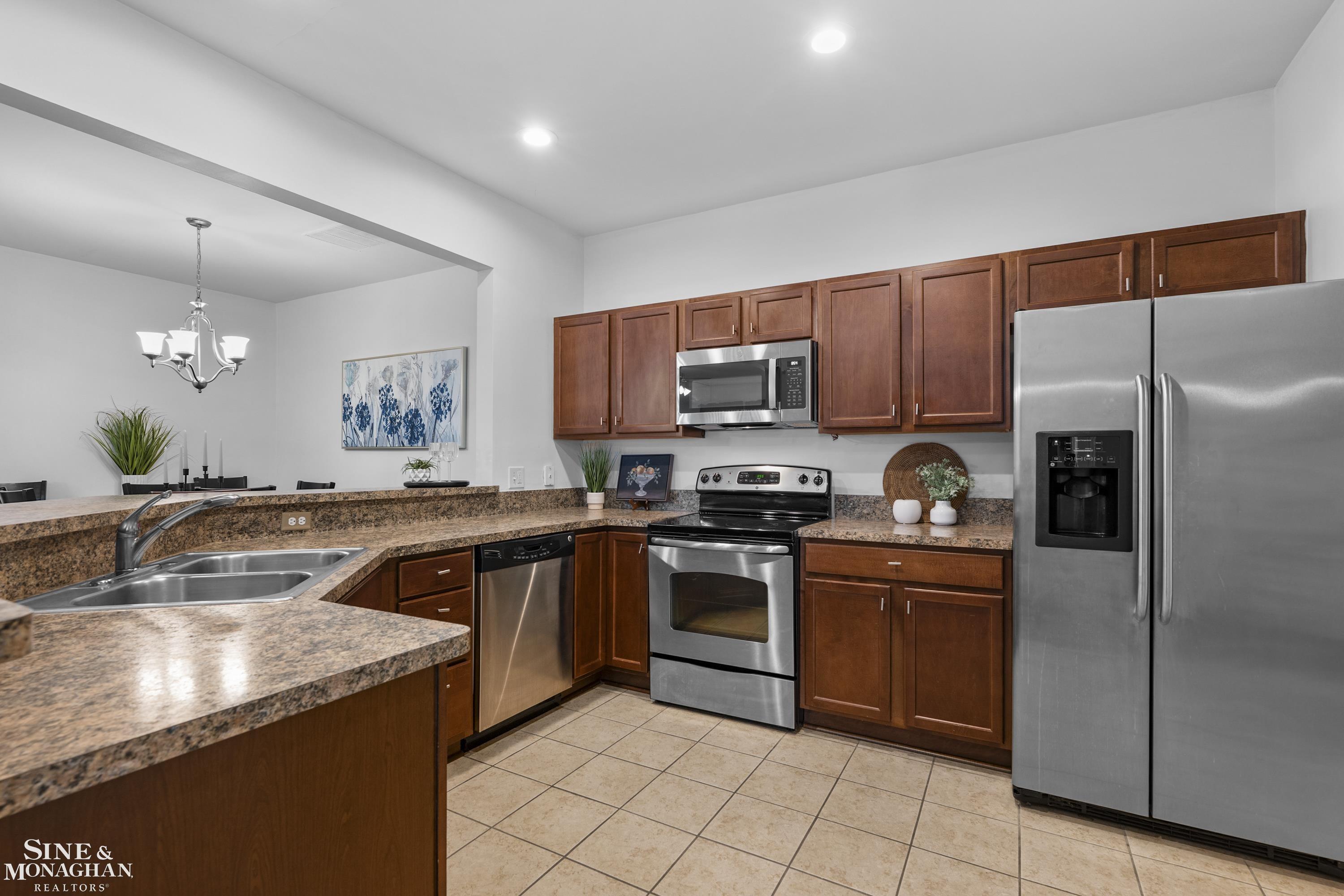 29981 Fox Run Circle Warren, MI 48092 - Photo 16 of 34 50213994-d1f795ff-7813-4fee-a265-7856c242686f.JPG