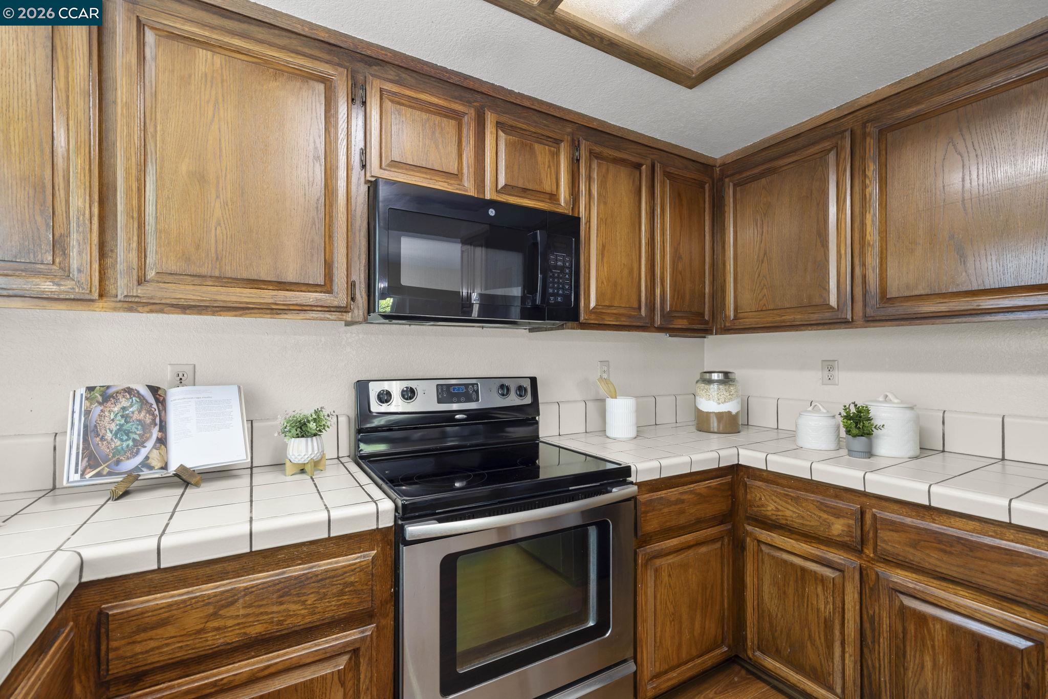 16 Josefa Place Moraga, CA 94556 - Photo 13 of 38