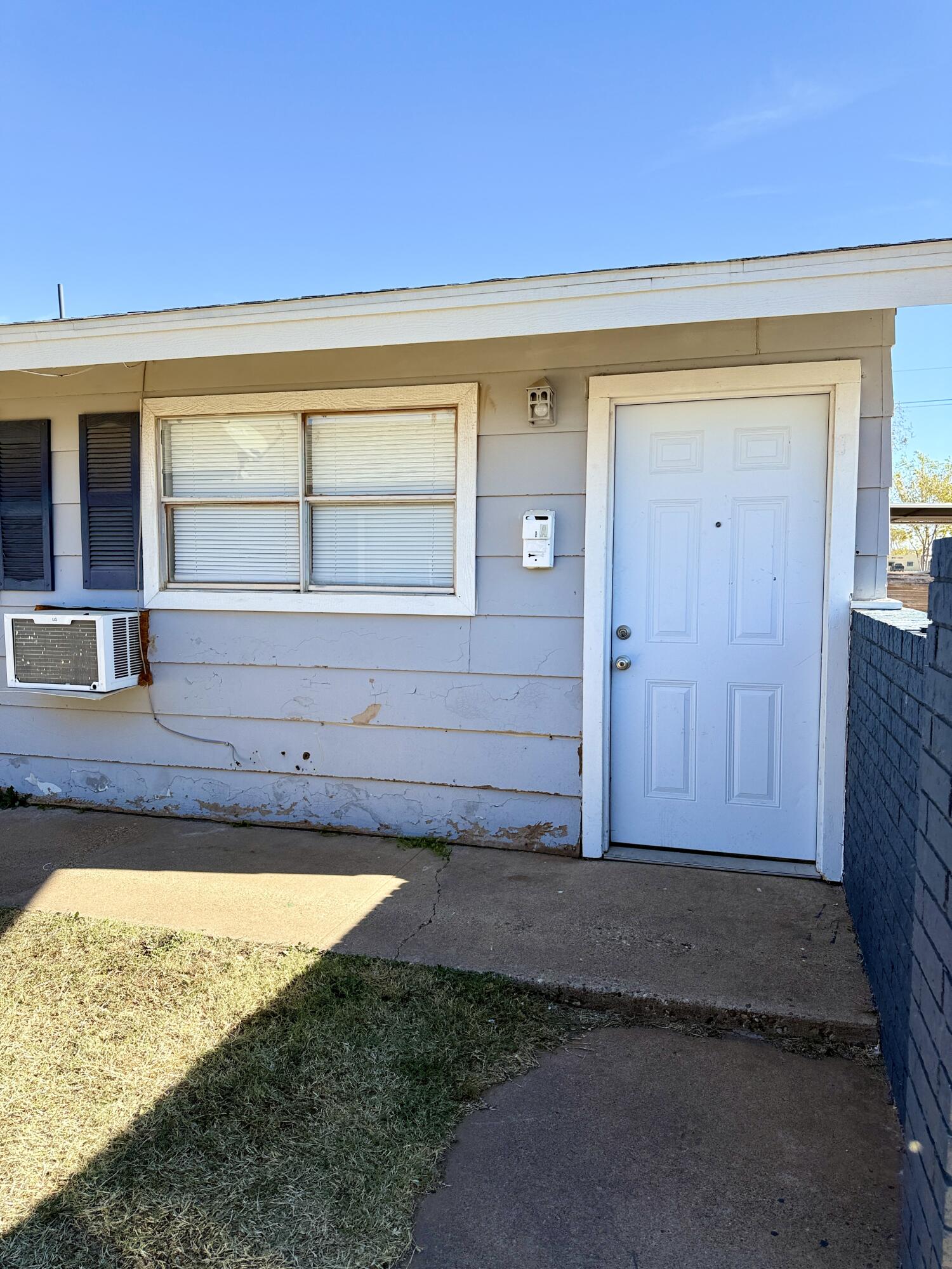 922 44th Street, Unit A Lubbock, TX 79412 - Photo 3 of 16 a view of front door
