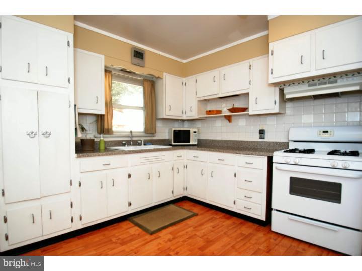 160 Franklyn Road Ewing, NJ 08628 - Photo 3 of 10 Kitchen