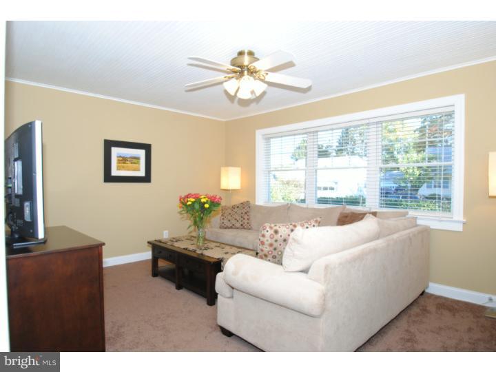 160 Franklyn Road Ewing, NJ 08628 - Photo 7 of 10 Living Room