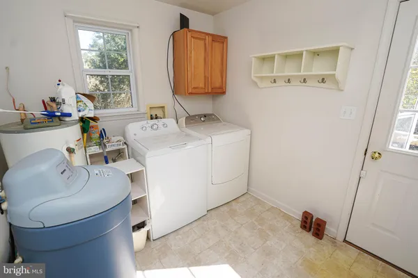 a view of empty room with window