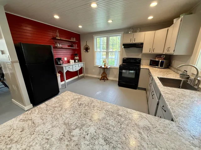 $164,900 | 8 Station Street, Stockholm, ME 04783