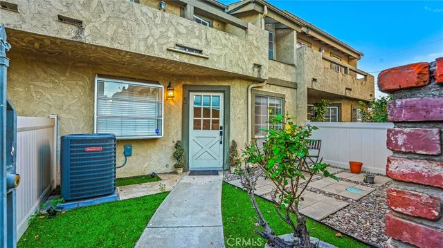 $549,999 | 181 West La Verne Avenue, Unit 5, Pomona, CA 91767