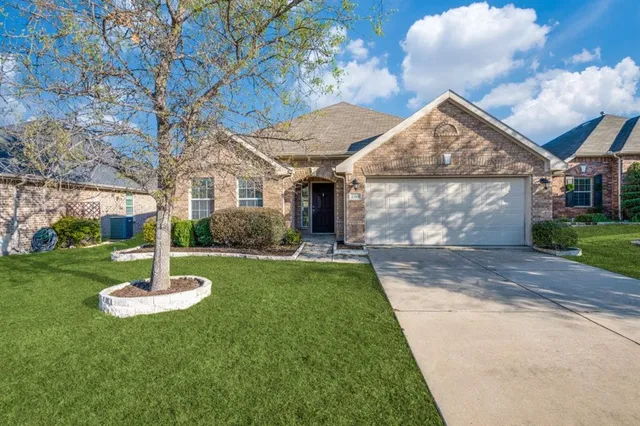 $2,200 | 2309 Castle Creek Drive, Little Elm, TX 75068
