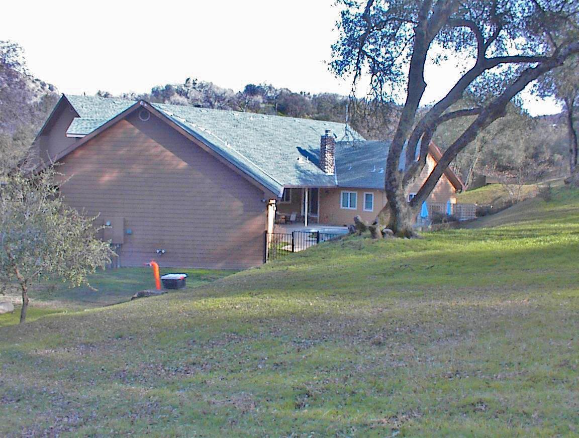 45483 Sand Creek Road Squaw Valley, CA 93675 - Photo 25 of 80 a view of a house with a yard