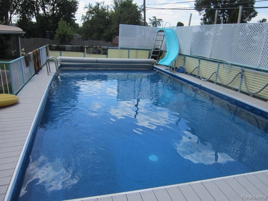 29253 Merrick Warren, MI 48092 - Photo 27 of 29 Pool.jpg