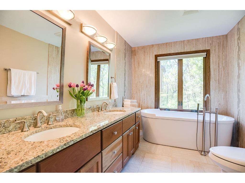 15111 Linner Ridge Wayzata, MN 55391 - Photo 14 of 24 Gallery Image 14