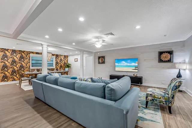 $7,500 | 532 North Palmway, Lake Worth Beach, FL 33460