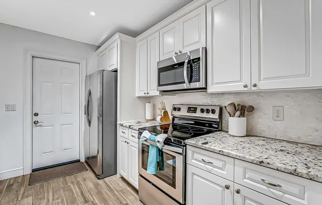 $7,500 | 532 North Palmway, Lake Worth Beach, FL 33460