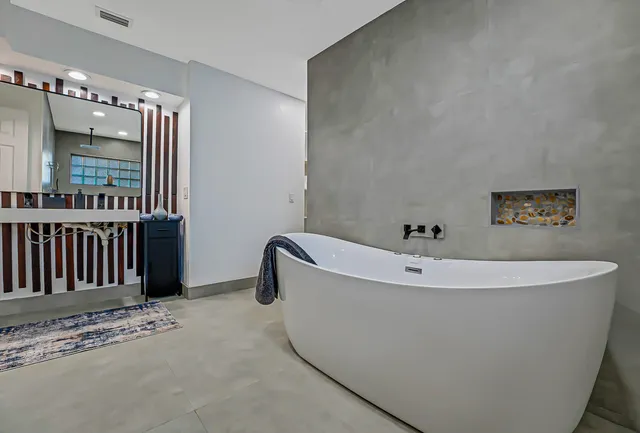 $7,500 | 532 North Palmway, Lake Worth Beach, FL 33460