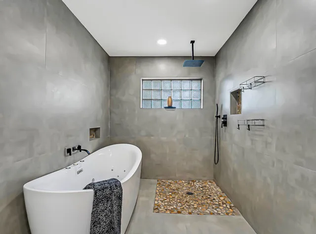 $7,500 | 532 North Palmway, Lake Worth Beach, FL 33460