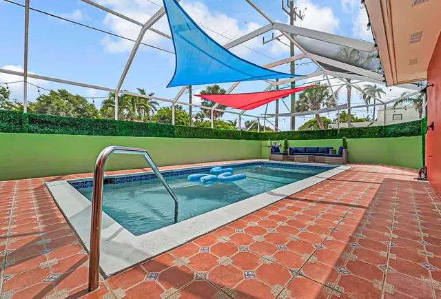 $7,500 | 532 North Palmway, Lake Worth Beach, FL 33460