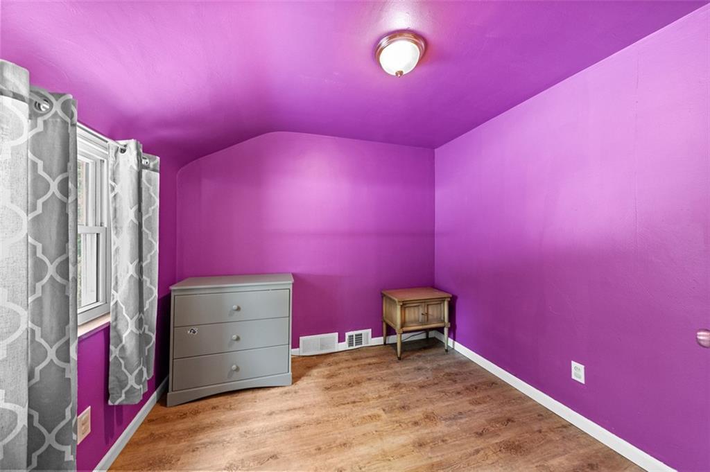 318 Earlwood Road Pittsburgh, PA 15235 - Photo 22 of 33 This 9'x*' 4th bedroom could serve as a home office