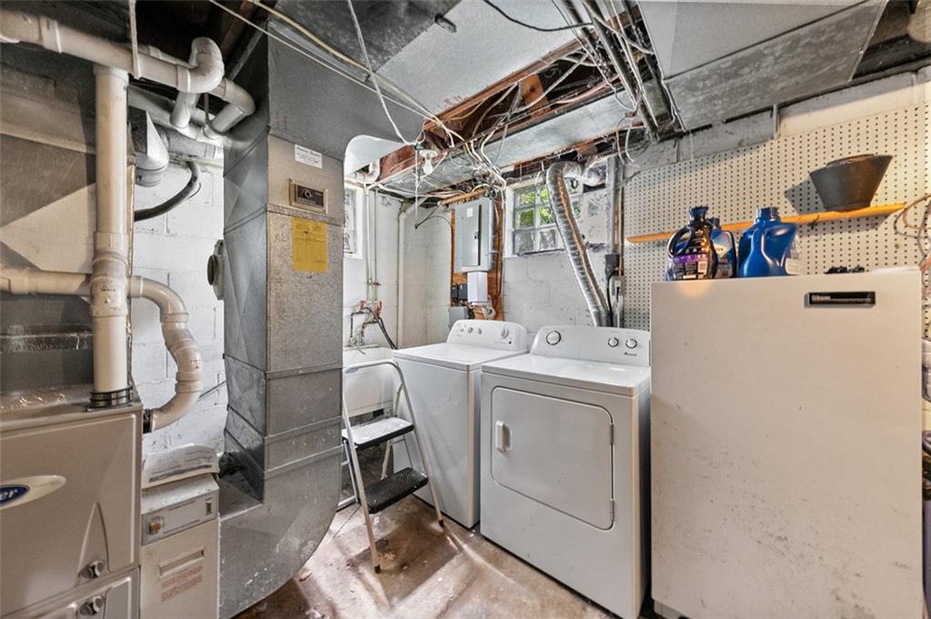 318 Earlwood Road Pittsburgh, PA 15235 - Photo 24 of 33 The washer and dryer are included